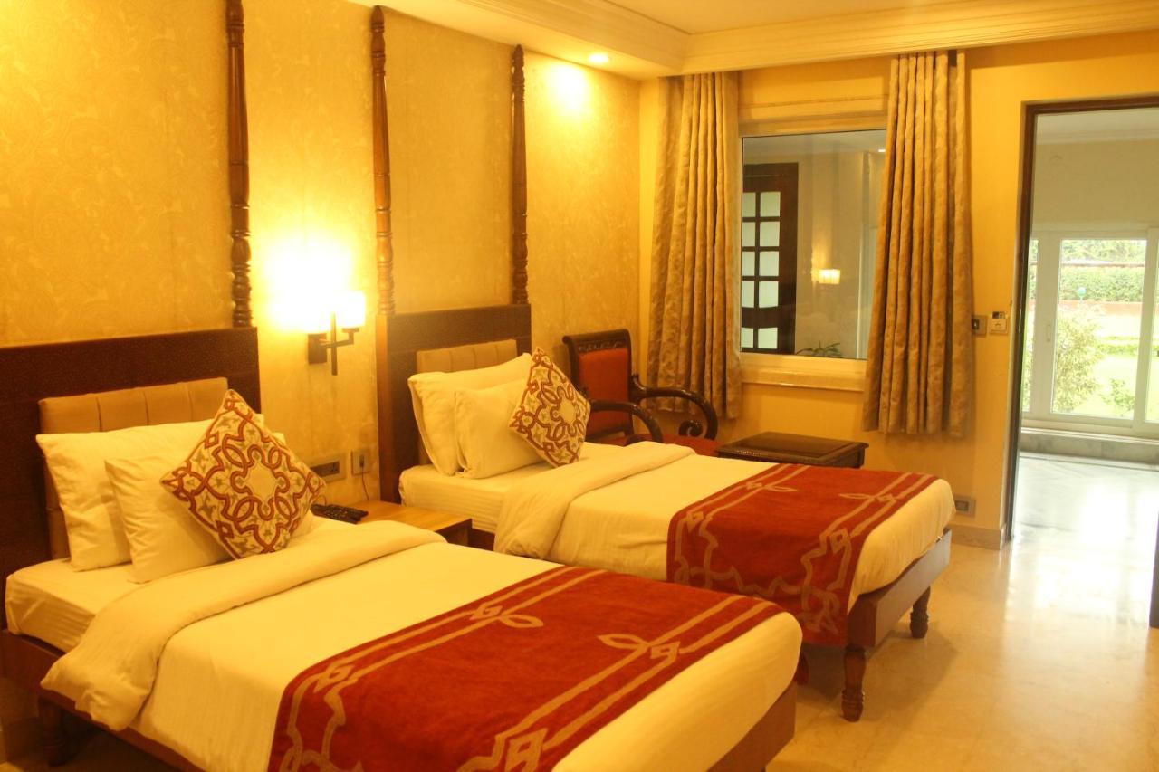 Hotel Surya, Kaiser Palace Varanasi Exterior foto